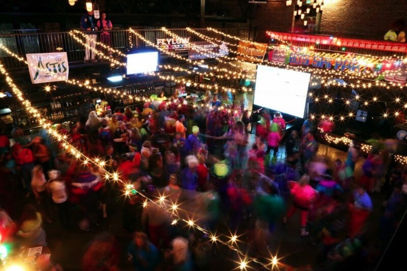 actionhub-first-descents-80s-ski-party-returns-to-mile-high-station-2014-10-22_16-28-45-800x534
